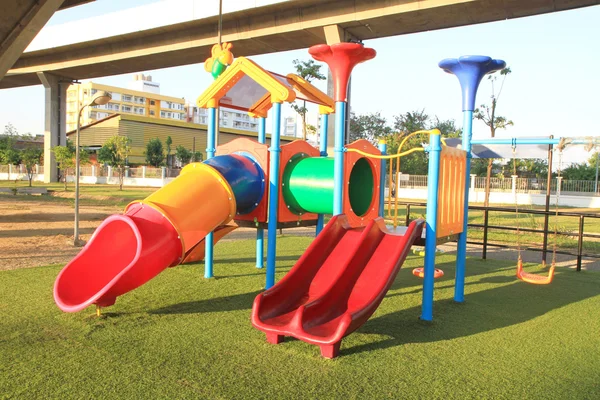 Parque infantil colorido — Fotografia de Stock