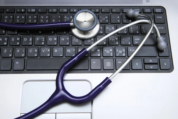 Stethoscope isolated on keyboard — Stock Photo, Image