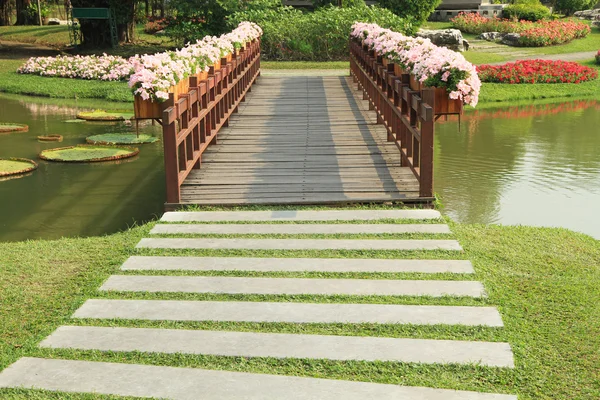 Passerella e ponte pedonale — Foto Stock