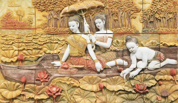 Thai stucwerk kunst op tempel muur — Stockfoto