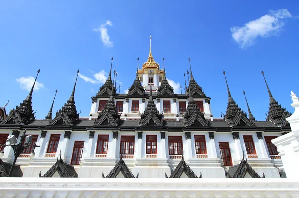 Loha Prasat na Wat Ratchanadda v Bangkoku, Thajsko. — Stock fotografie