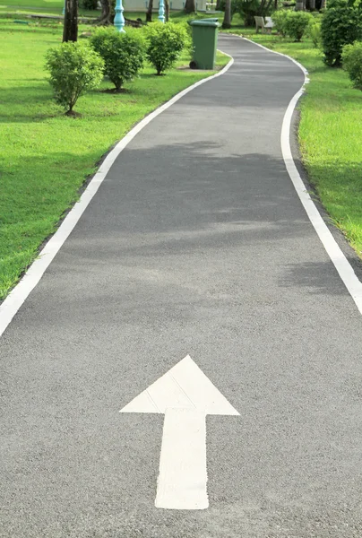 Pasarela en el parque — Foto de Stock