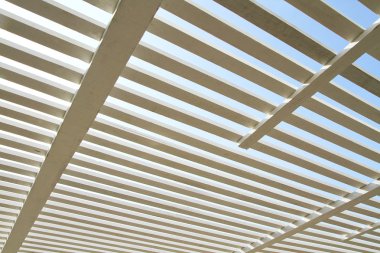 Beyaz Tiriz ve mavi gökyüzü ile