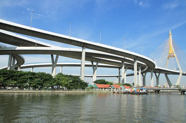 Puente de Bhumibol en Bangkok, Tailandia — Foto de Stock