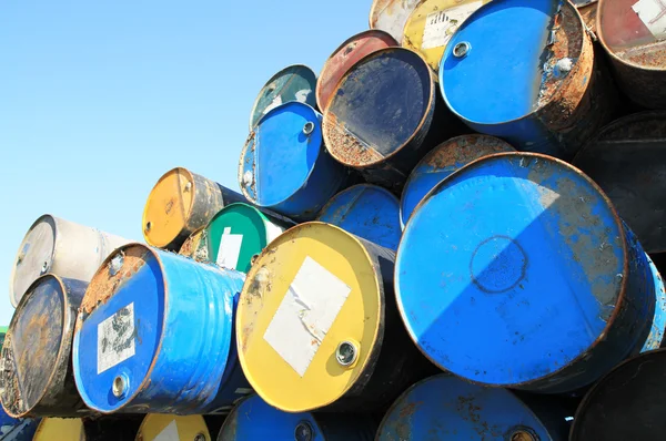 Pile of rusty fuel and chemical drums — Stock Photo, Image