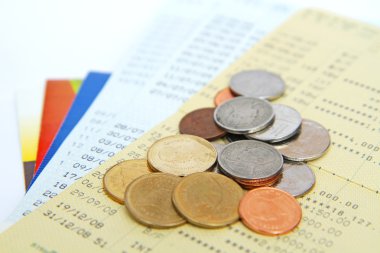 Banka hesabı hesap cüzdanı ile sikkeler çok tasarruf