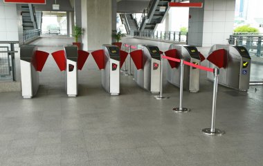 Giriş kapısı metro istasyonu