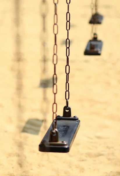 Vazio velho swing set — Fotografia de Stock
