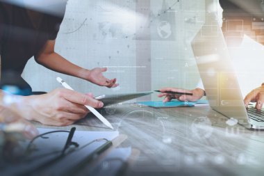 Sunu onun meslektaşları ve iş işadamı