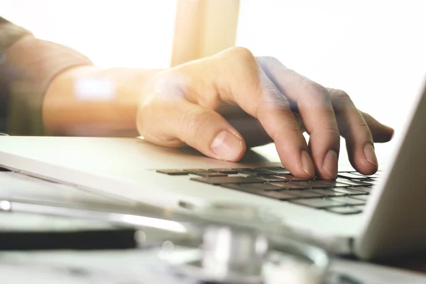 Doctor hand working with laptop computer in medical workspace of — Stock Photo, Image