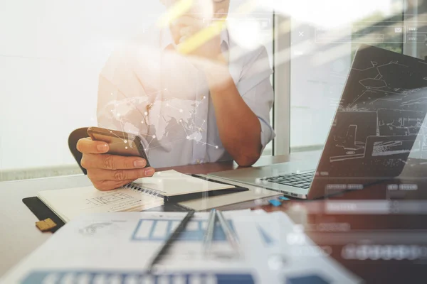 Zakelijke documenten op kantoor tafel met slimme telefoon en laptop c — Stockfoto