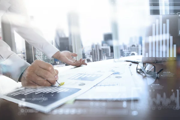 Affärsdokument på office bord med smart telefon och digital — Stockfoto