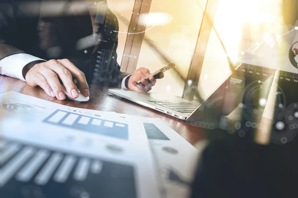 Affärsdokument på office bord med smart telefon och laptop c — Stockfoto