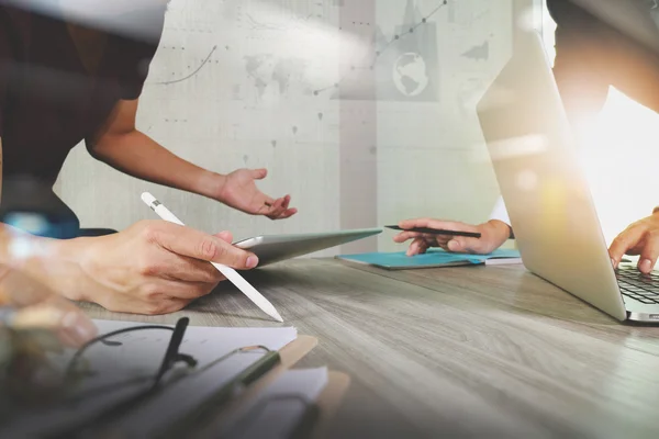 Businessman making presentation with his colleagues and business — Stock Photo, Image