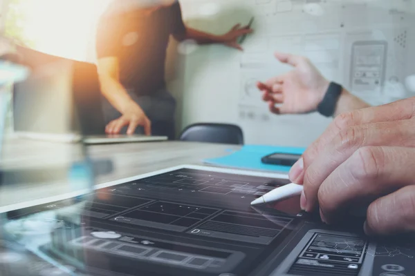 Businessman making presentation with his colleagues and business — Stock Photo, Image