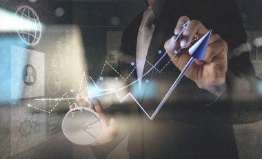 İşadamı el ile yeni modern comp çalışma çift pozlama