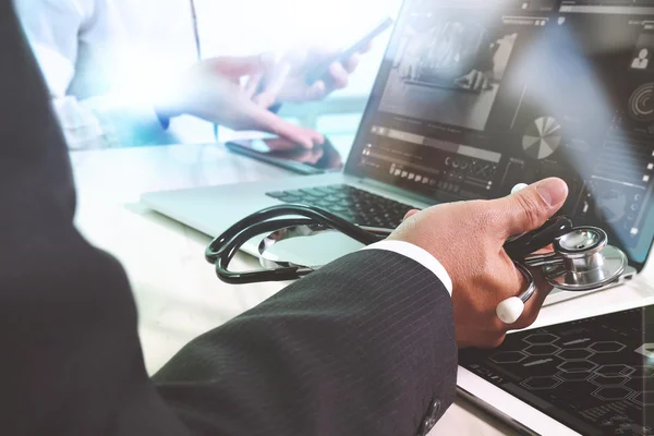 Medische technologie netwerk team meeting concept. Dokter hand wor — Stockfoto