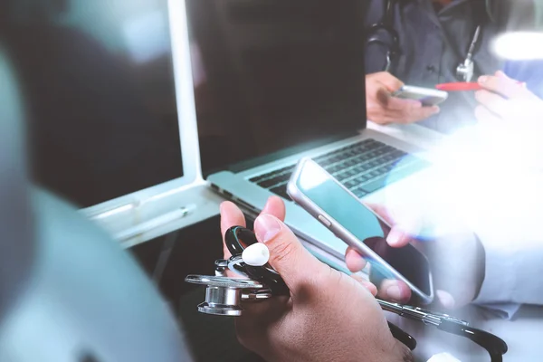 Conceito de reunião de equipe de tecnologia médica. Médico mão wo — Fotografia de Stock