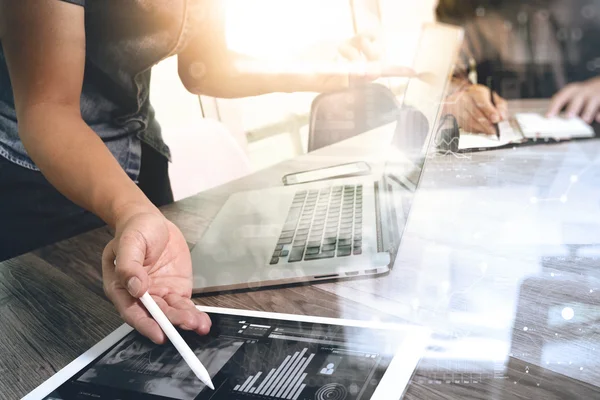 Riunione del team di lavoro presente. Foto professionale investitore worki — Foto Stock