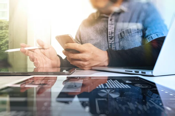 Team werk concept, zakenman hand video conferentie in bijwonen — Stockfoto