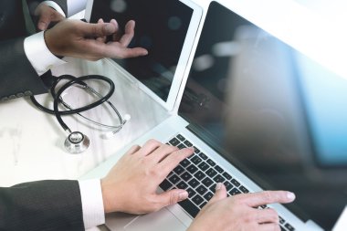 Tıbbi teknoloji ağ takım toplantı kavramı. Doktor el wor