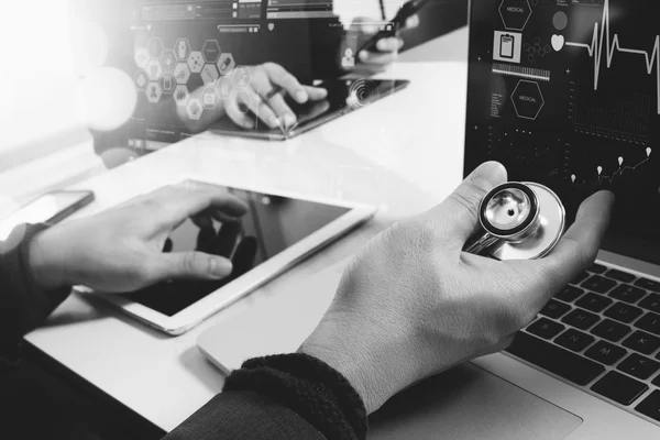 Medical technology network team meeting concept. Doctor hand wor — Stock Photo, Image