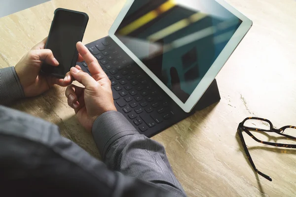 Hombre de negocios concepto de trabajo a mano. Foto inversor profesional wo — Foto de Stock