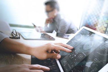 İş takım toplantısı mevcut. Fotoğraf profesyonel yatırımcı çalışırdı