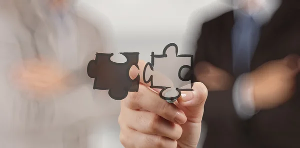 Zakenman hand tonen puzzel partnerschap teken als concept — Stockfoto