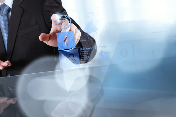 Hombre de negocios mano trabajando con la nueva computadora moderna y negocios s — Foto de Stock