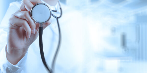 Успех умный врач, работающий с операционной, как conc
