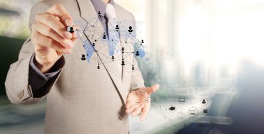 işadamı ile yeni modern bilgisayar çalışma sosyal ağ göster