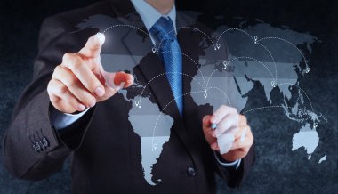 işadamı ile yeni modern bilgisayar çalışma sosyal ağ göster