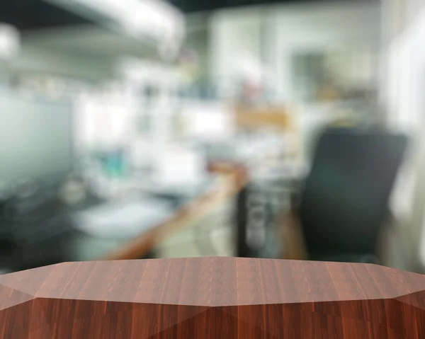 Estantería de madera abstracta vacía y fondo borroso para el producto — Foto de Stock