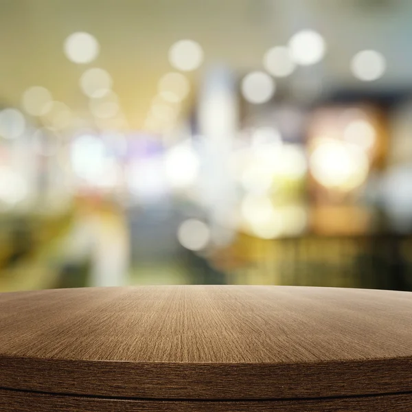 Empty wooden round table and blurred background for product pres — Stock Image Empty wooden round table and blurred background for product pres Stock Photo