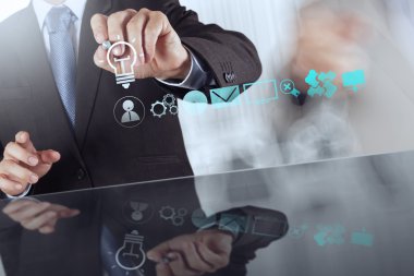 yaratıcı iş stratejisi ile ampul conce olarak çizim el