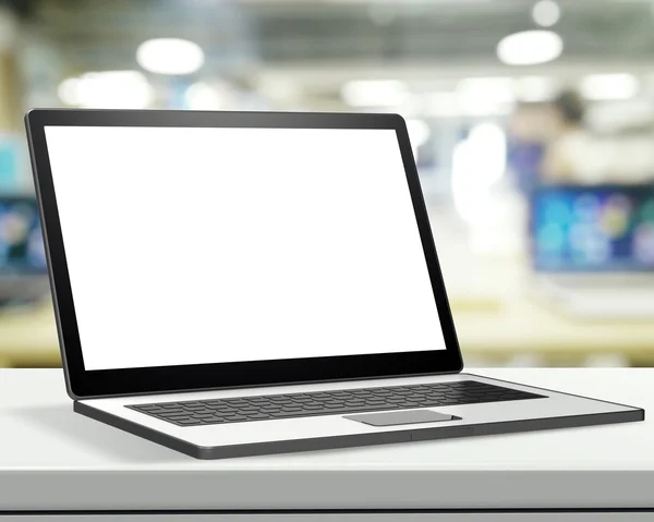 Boş ekranda laminat masa ve bulanık adam ile dizüstü bilgisayar — Stok fotoğraf