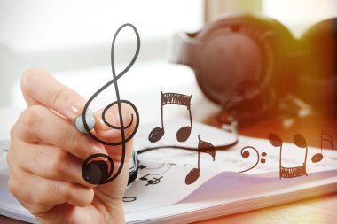 El üstünde perde çizim nota, müzik sağlıklı yakın çekim