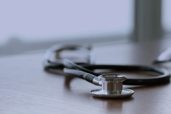 Studio macro of a stethoscope and digital tablet with shallow DO — Stock Photo, Image