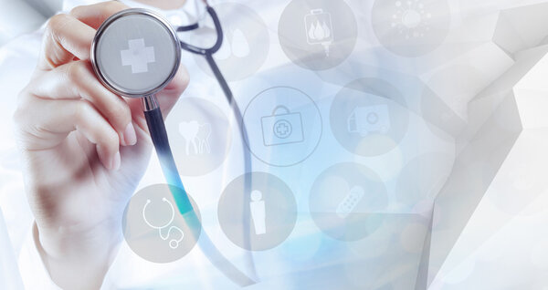 двойное воздействие успеха умный врач работает с прессом
