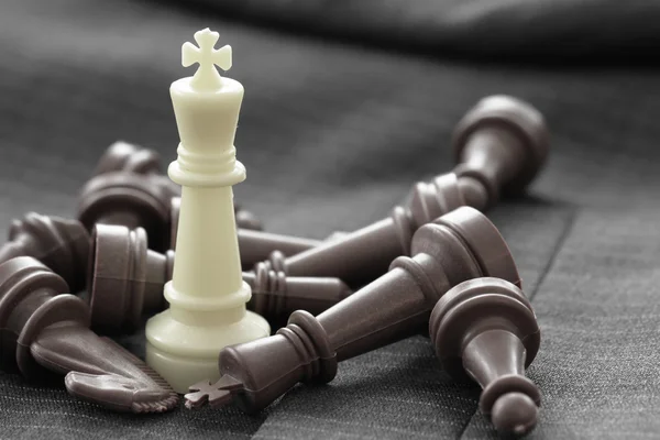 Zblízka šachy postavy na barvy pozadí strategie nebo leadersh — Stock fotografie
