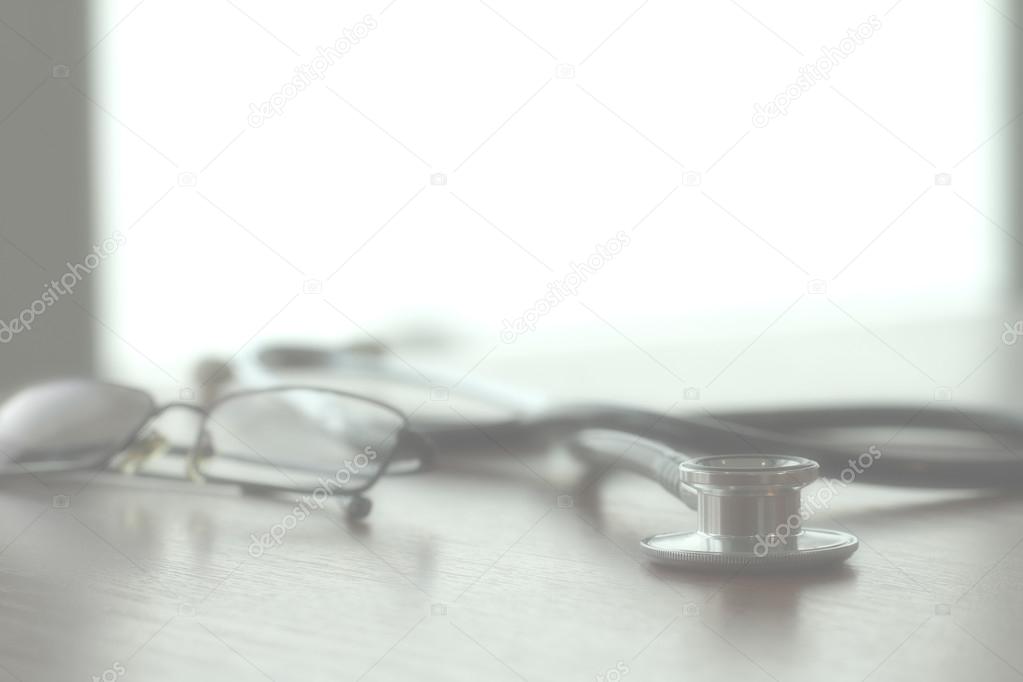 Studio macro of a stethoscope and glasses with shallow DOF evenl
