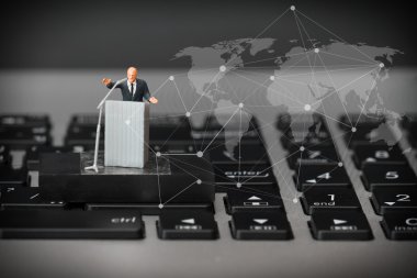 Online konferans kavramı-minyatür konuşmacı olarak iş Conferen