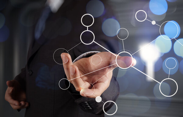 Ручной чертеж пустой схемы на новом современном компьютере как концепт
