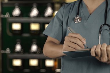 Akıllı doktor çalışma bokeh arka vintage şişeyle bulanık