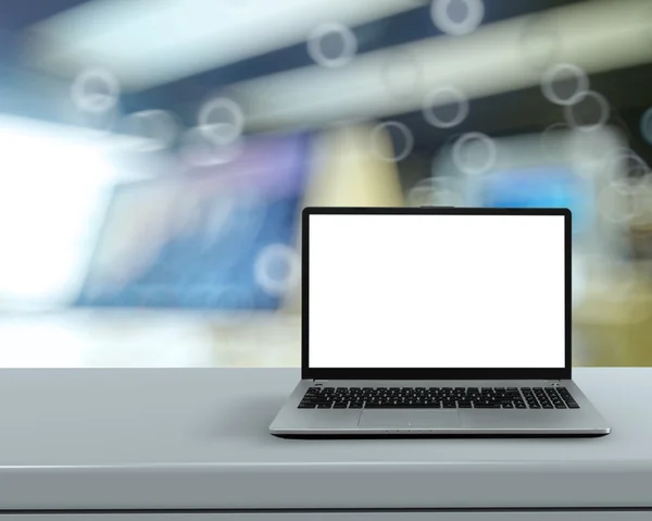 Notebook s prázdnou obrazovkou na bílém stole s rozmazané pozadí — Stock fotografie