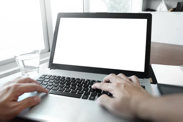 Close up of business man hand working on laptop computer on wood — Stock Photo, Image