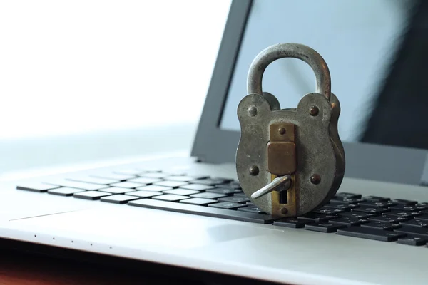 Internet security concept-old padlock and key on laptop computer — Stock Photo, Image