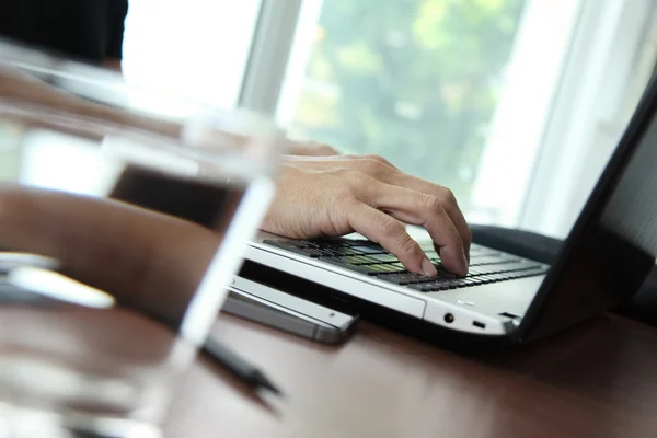 Junger kreativer Designer arbeitet im Büro als Konzept — Stockfoto