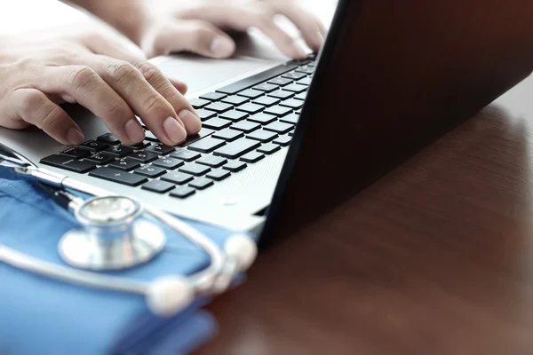 Close up of Doctor hand using laptop computer in office — Stock Photo, Image